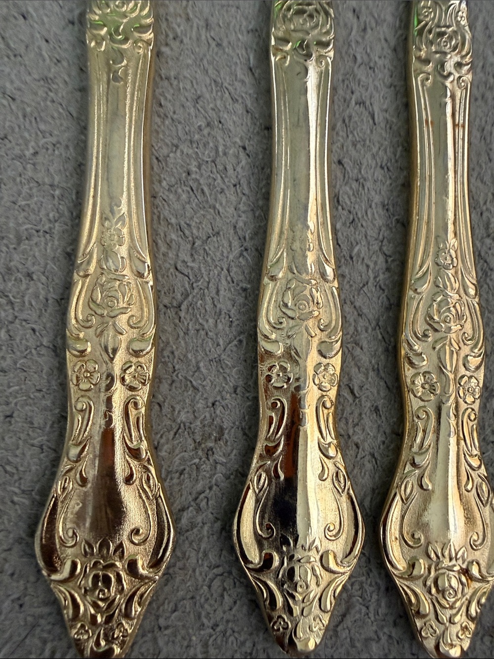 Set of 7 Ornate Gold-Tone Dinner Knives - Picture 2 of 2